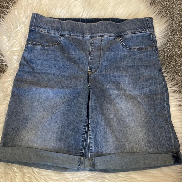 NYDJ stretch jean Bermuda shorts 8 - Picture 1 of 3